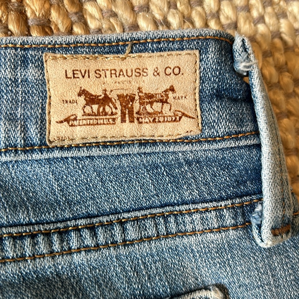 Levi Jeans - Picture 6 of 6